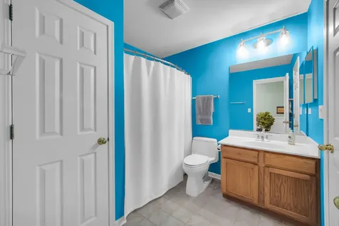 1032 Woodview Court Aurora IL 60502