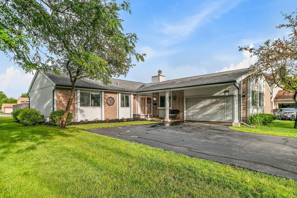 615 Lakeview Court Roselle IL 60172
