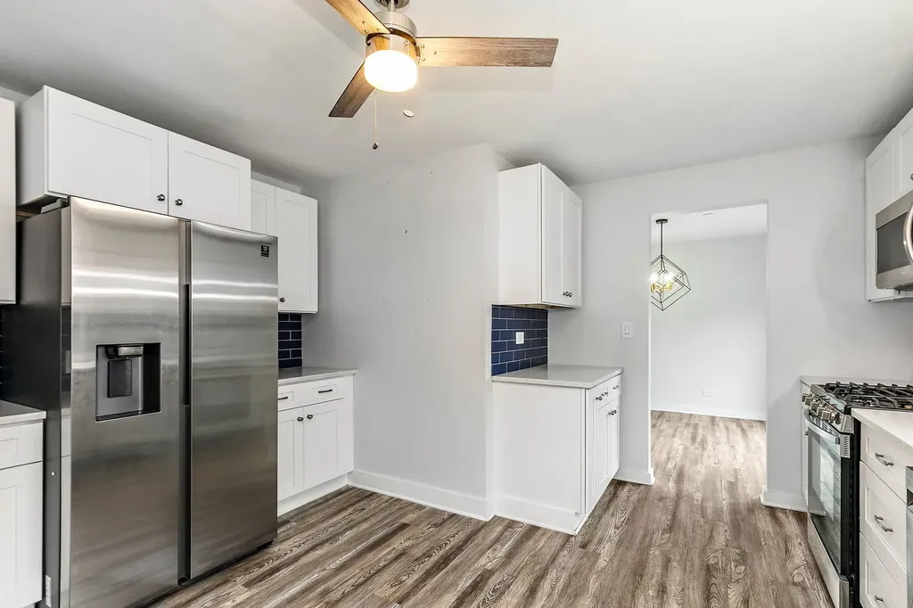 615 Lakeview Court Roselle IL 60172