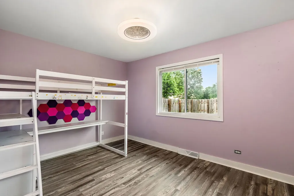 615 Lakeview Court Roselle IL 60172