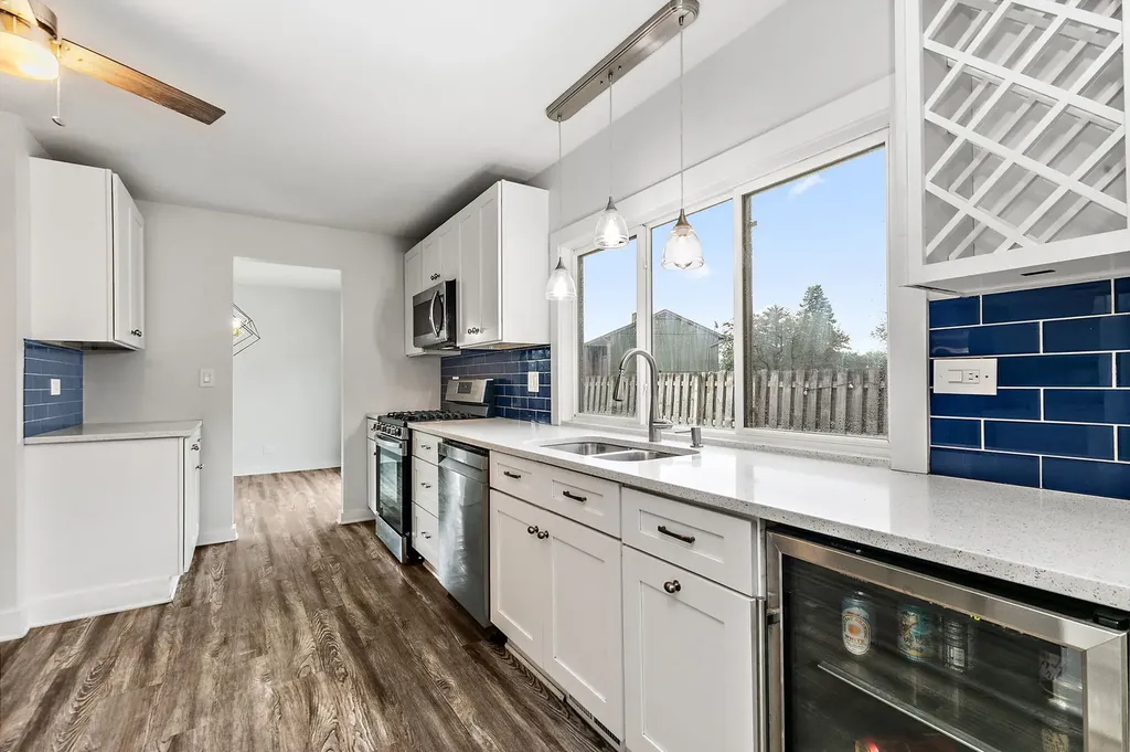 615 Lakeview Court Roselle IL 60172