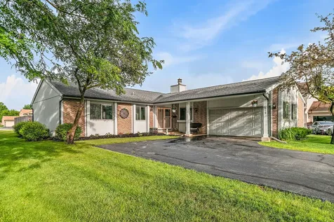 615 Lakeview Court Roselle IL 60172