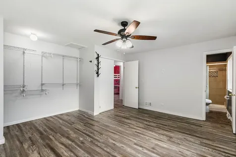 615 Lakeview Court Roselle IL 60172