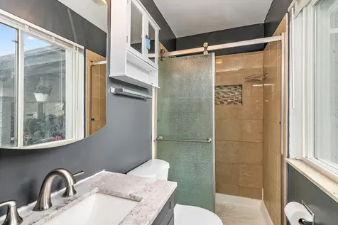 615 Lakeview Court Roselle IL 60172