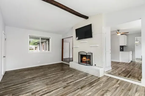 615 Lakeview Court Roselle IL 60172