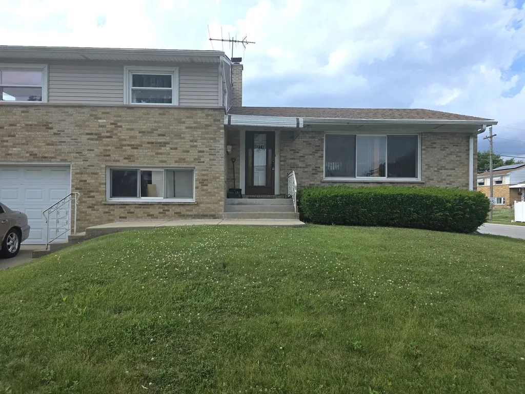 271 Braddock Drive Melrose Park IL 60160