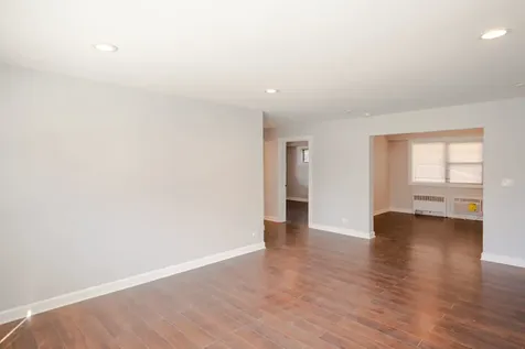 6807 North Ridge Boulevard Chicago IL 60645