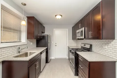 6805 North Ridge Boulevard Chicago IL 60645