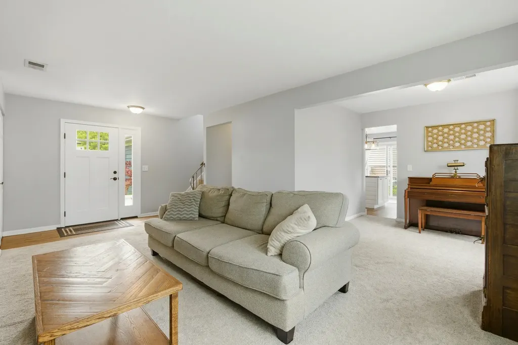 404 Dover Drive Roselle IL 60172