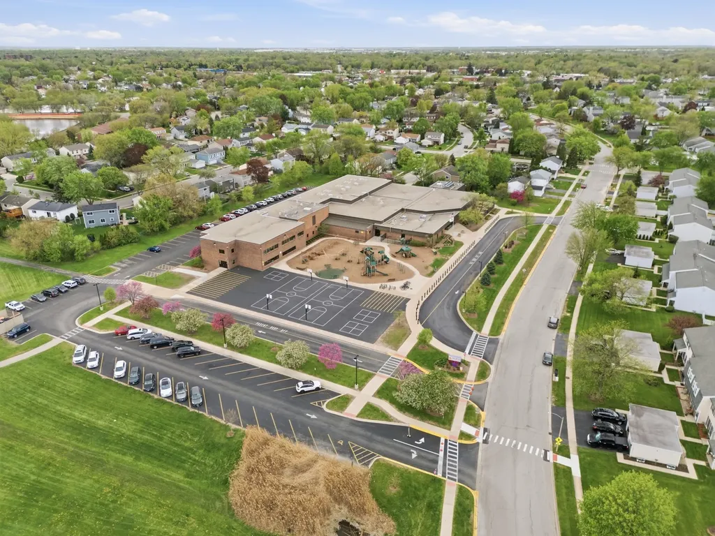 404 Dover Drive Roselle IL 60172