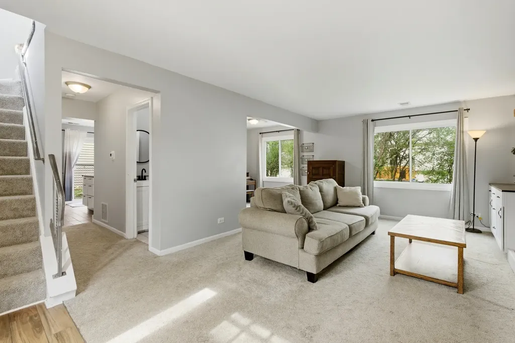 404 Dover Drive Roselle IL 60172