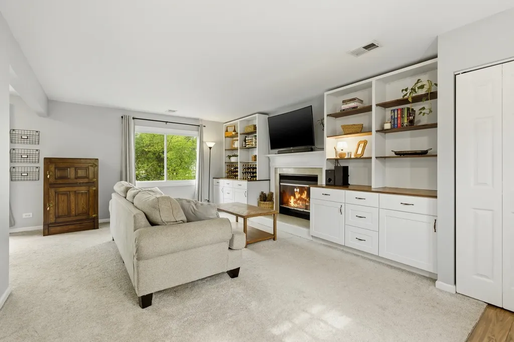 404 Dover Drive Roselle IL 60172