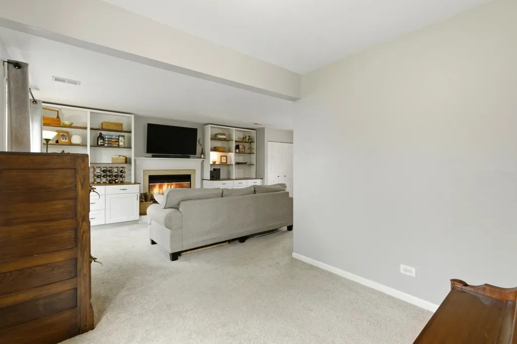 404 Dover Drive Roselle IL 60172