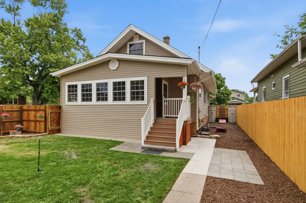 12202 Gregory Street Blue Island IL 60406