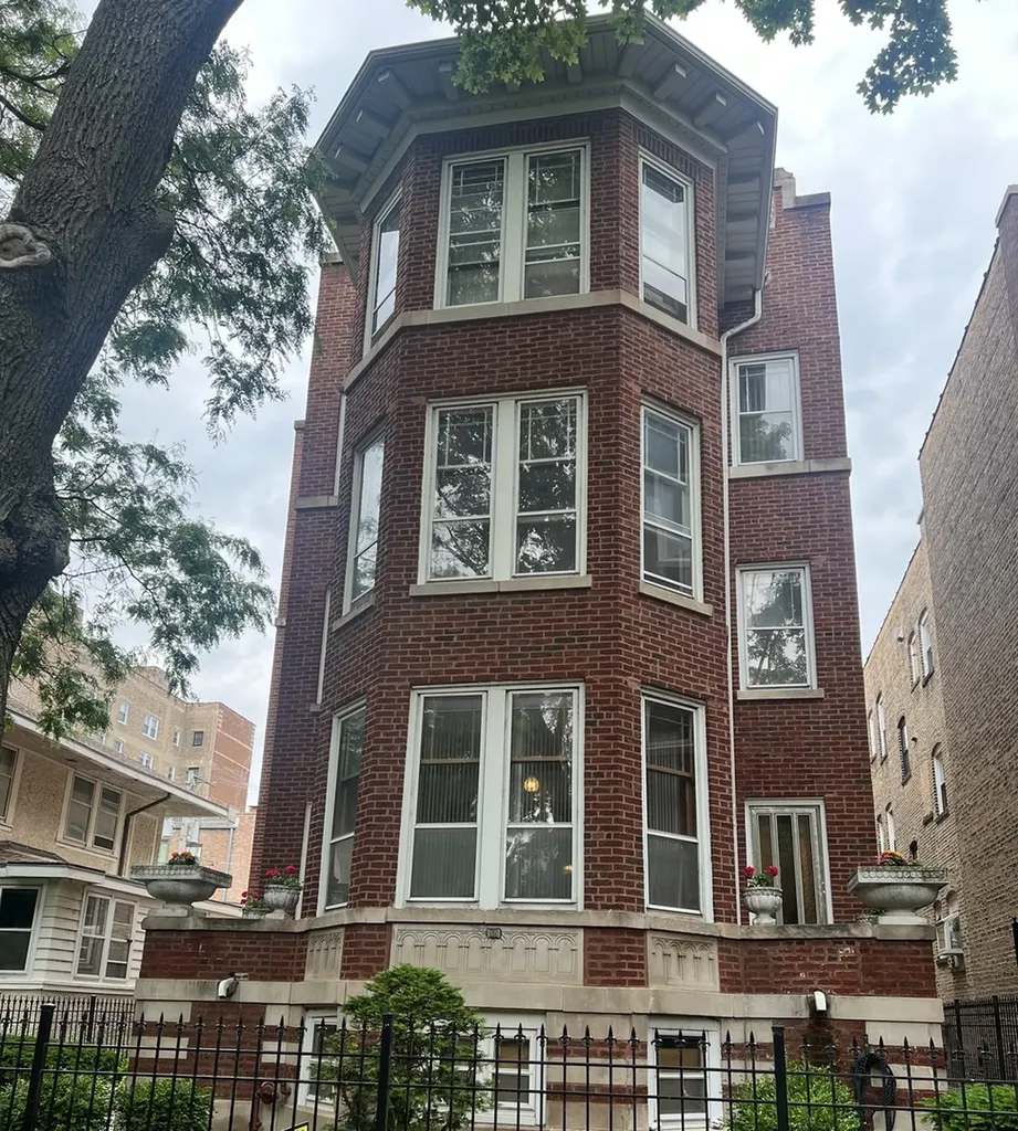 1122 West Columbia Avenue Chicago IL 60626
