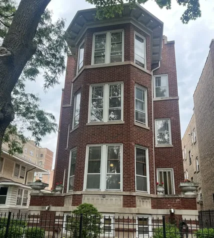 1122 West Columbia Avenue Chicago IL 60626