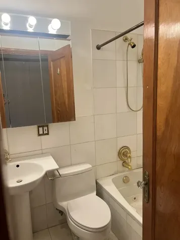 1122 West Columbia Avenue Chicago IL 60626