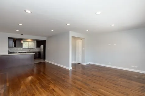 6803 North Ridge Boulevard Chicago IL 60645