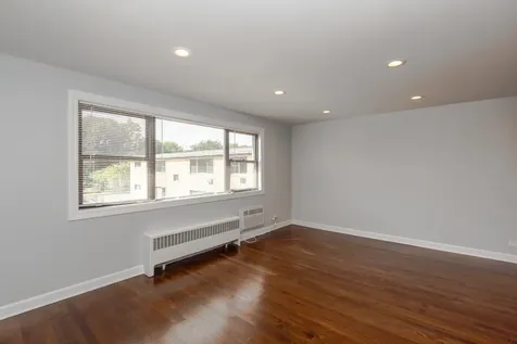 6803 North Ridge Boulevard Chicago IL 60645