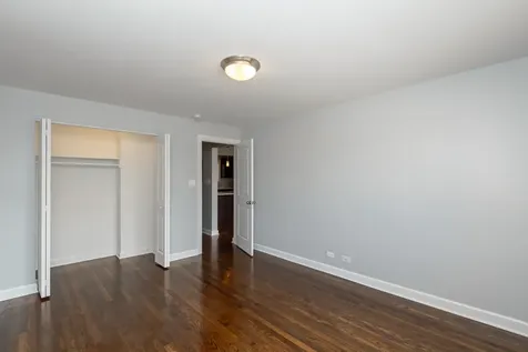 6803 North Ridge Boulevard Chicago IL 60645