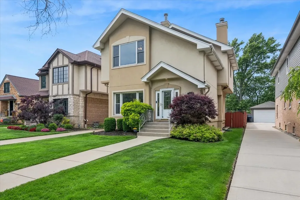 5858 North Luna Avenue Chicago IL 60646