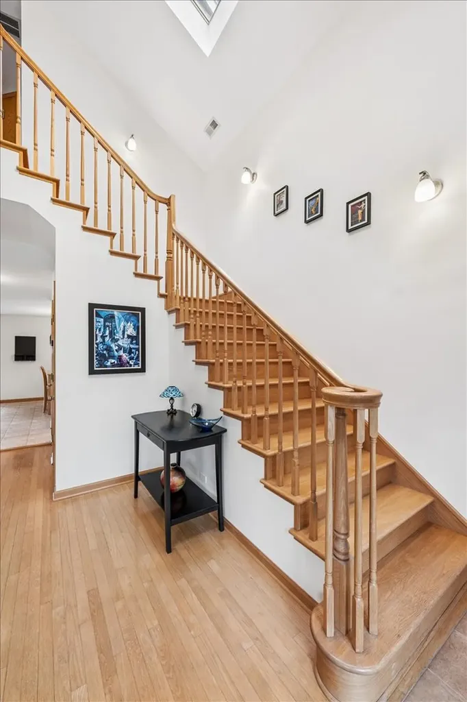 5858 North Luna Avenue Chicago IL 60646