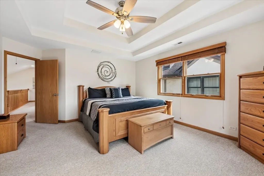 5858 North Luna Avenue Chicago IL 60646