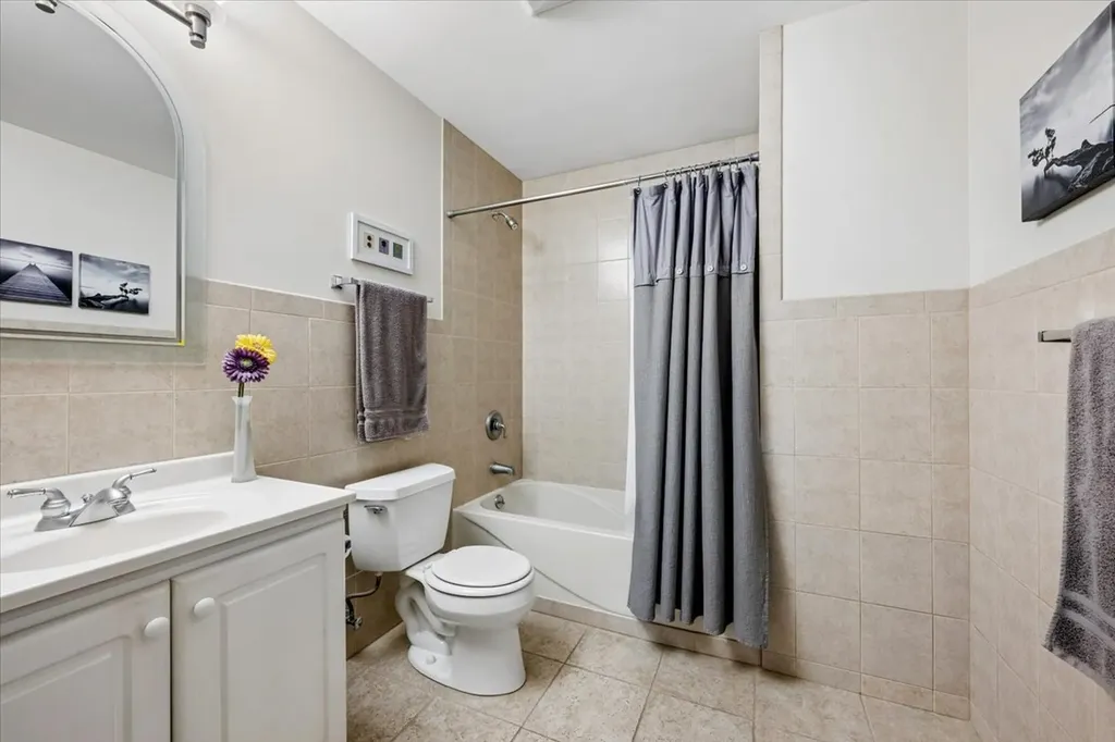 5858 North Luna Avenue Chicago IL 60646