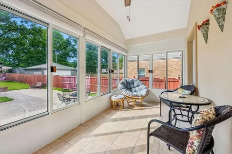 5858 North Luna Avenue Chicago IL 60646