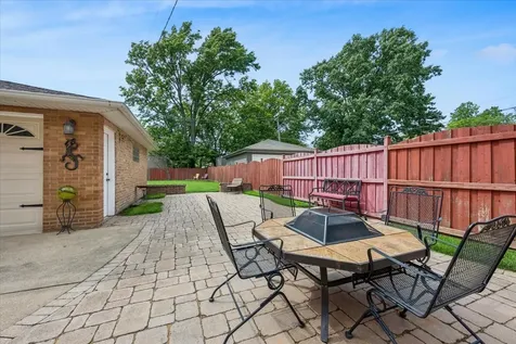 5858 North Luna Avenue Chicago IL 60646
