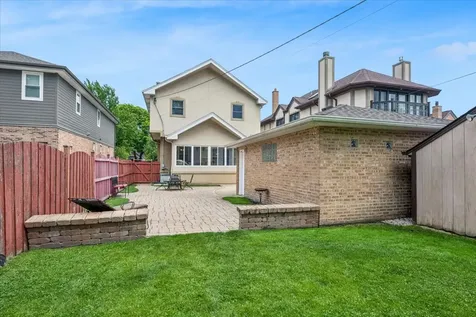5858 North Luna Avenue Chicago IL 60646