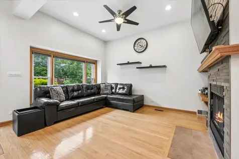 5858 North Luna Avenue Chicago IL 60646
