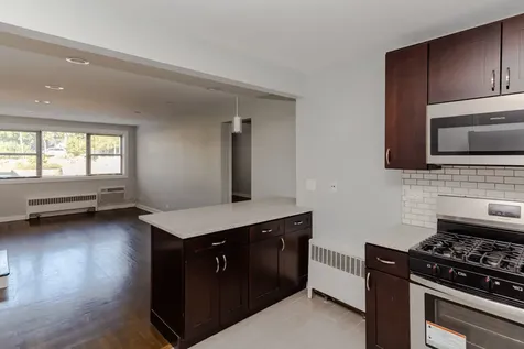 6803 North Ridge Boulevard Chicago IL 60645