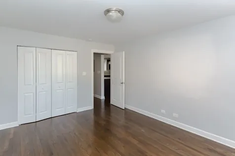 6803 North Ridge Boulevard Chicago IL 60645