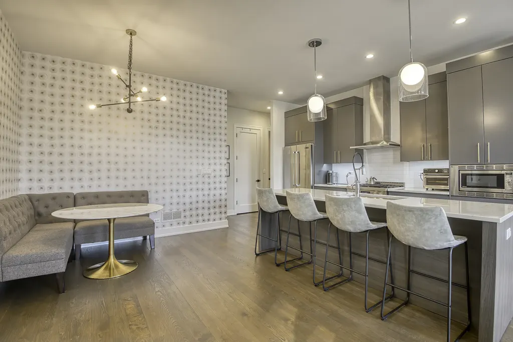 1938 West Augusta Boulevard Chicago IL 60622