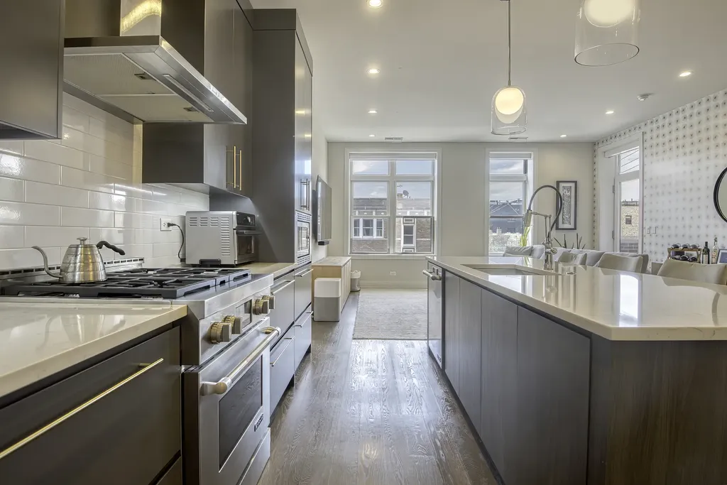 1938 West Augusta Boulevard Chicago IL 60622