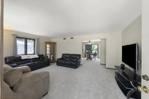565 4TH Street Lemont IL 60439