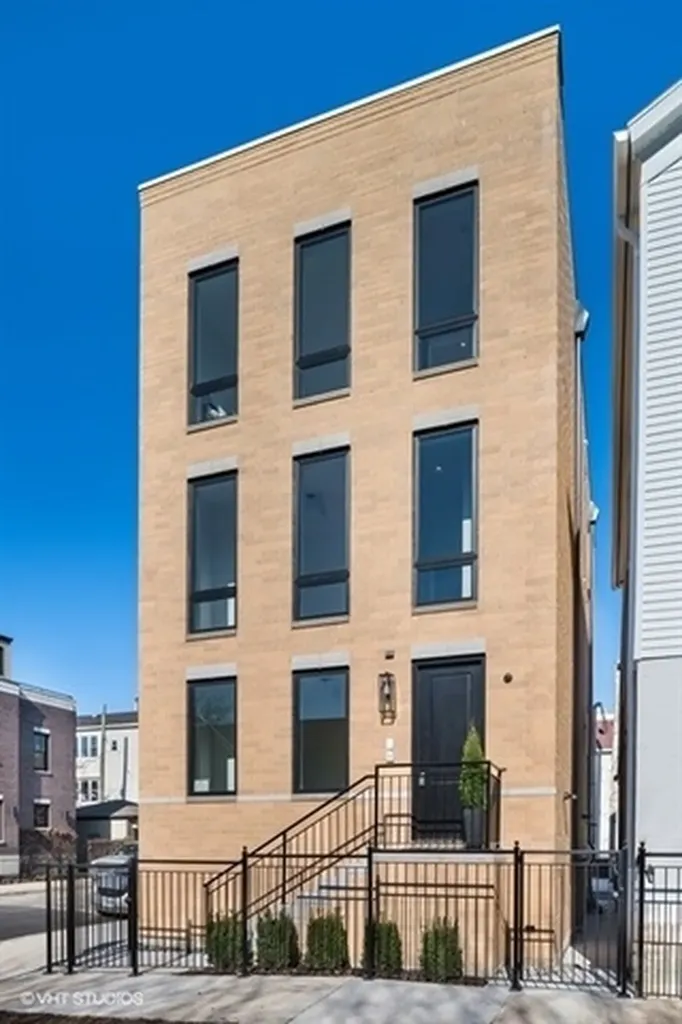 1244 West Huron Street Chicago IL 60642