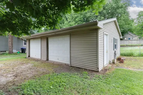 902 South Clayton Street Bloomington IL 61701