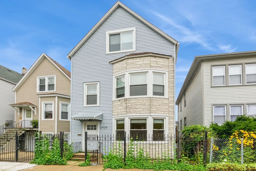 2909 North Ridgeway Avenue Chicago IL 60618