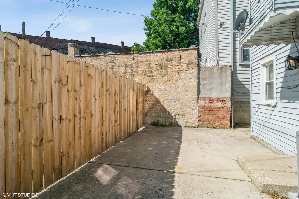 2909 North Ridgeway Avenue Chicago IL 60618