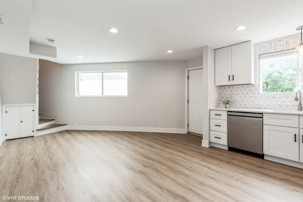 2909 North Ridgeway Avenue Chicago IL 60618