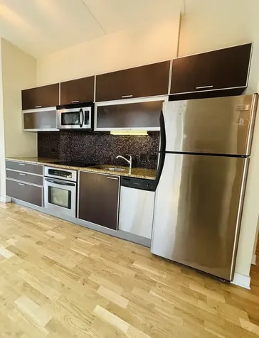 660 West Wayman Street Chicago IL 60661