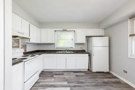 4042 Charleston Road Matteson IL 60443