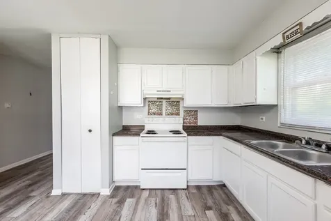 4042 Charleston Road Matteson IL 60443