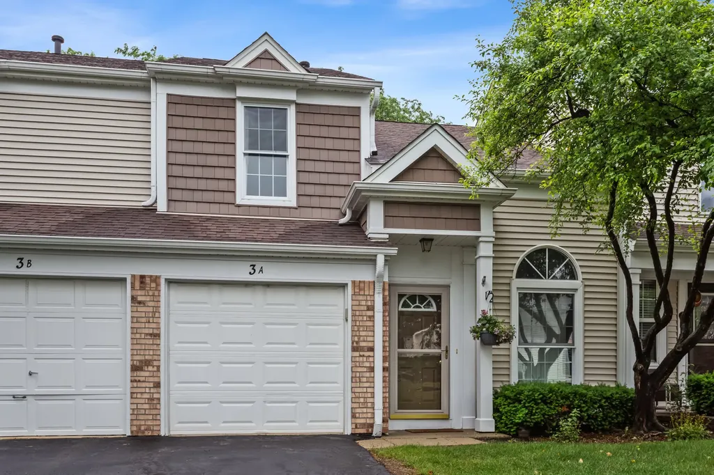 3 Chaucer Lane Streamwood IL 60107