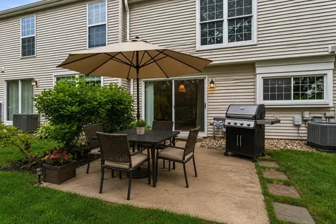 3 Chaucer Lane Streamwood IL 60107