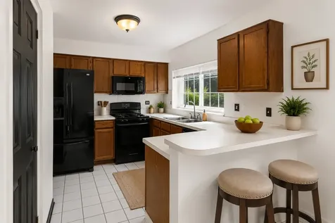 3 Chaucer Lane Streamwood IL 60107