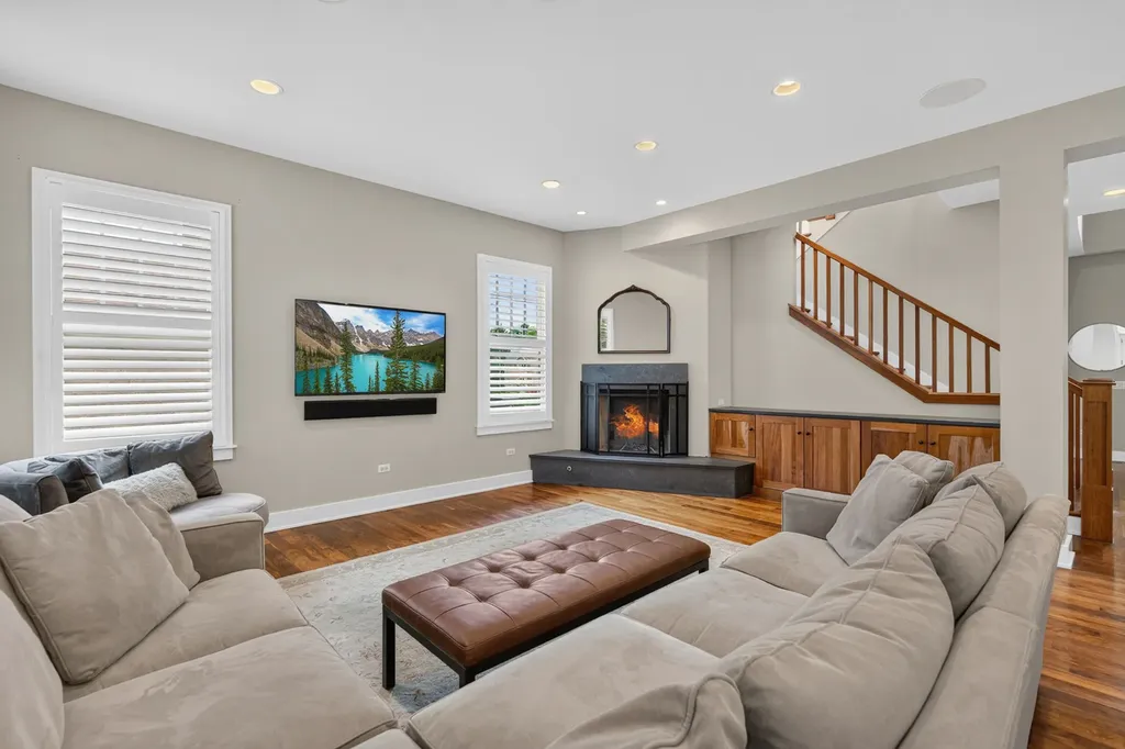 6421 Bentley Avenue Willowbrook IL 60527