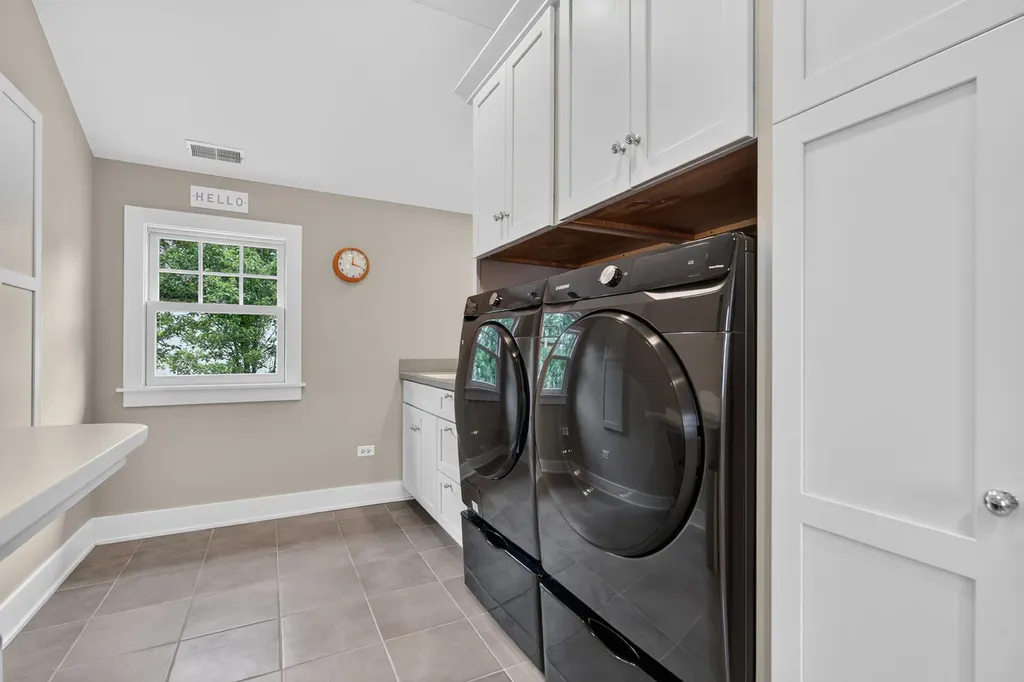6421 Bentley Avenue Willowbrook IL 60527